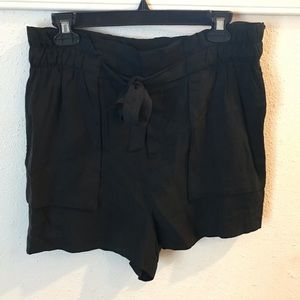Black relaxed shorts